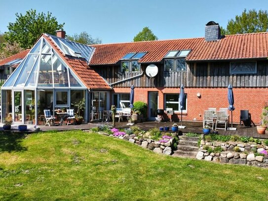 Landhaus in exklusiver Alleinlage - eigene Koppeln, Wald und unvergleichlicher Ausblick inklusive