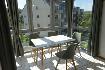 Stilvolle sanierte & möblierte 1,5-Zimmer-Wohnung mit EBK, Balkon und Garage in Lengfeld zum 01.04.24 zu vermieten!