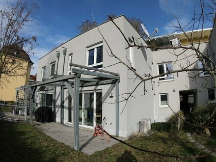 Ausgefallene Architektur-Pick Haus (EG, OG, UG) mit Terasse, Garten und Garage nähe Wöhrder See