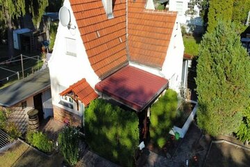 Charmantes Haus mit Pool auf großem Grundstück: Ihr neues Zuhause!