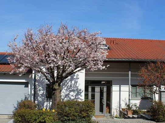 Einfamilienhaus mit Doppelgarage in bester Wohngegend mit Weitblick!