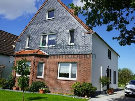 Zweifamilienhaus in Cuxhaven-Ideal für Mehrgenerationen oder als Kapitalanlage mit großem Grundstück