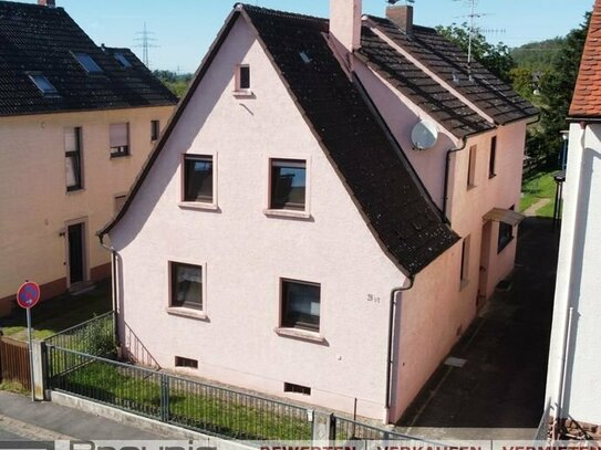 1-2-Familienhaus mit Garage und großem Grundstück in ruhiger Lage von Karlstein-Großwelzheim