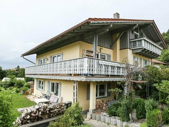 Wohnhaus im Landhausstil mit Weitblick !