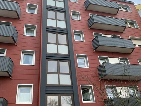 Erstbezug nach Dachgeschossausbau - 2-Zimmer-Wohnung zu vermieten, zentral gelegen in Fürth, Nähe Stadtgrenze