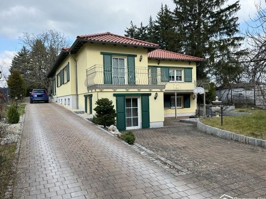 Luxus Villa mit beheizbarem Pool und parkähnlichem Grundstück