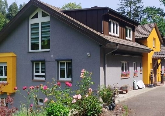 MARXZELL: Liebevoll saniertes Mehrfamilienhaus mit 4 Wohneinheiten ca. 450 m² Wohnfläche