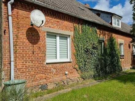 Landleben in Mecklenburg - Zwei Häuser am Dorfrand