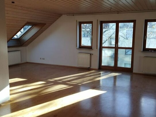 Lichtdurchflutete 3 Zimmer-Dachgeschosswohnung in Heilbronn-Sontheim