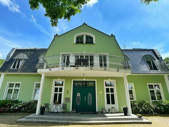 Klassisch-elegantes Gutshaus in Golfplatznähe mit Ferienwohnungen, Gästehaus und Pool