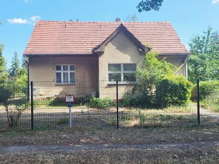 Wunderbares Grundstück mit Handwerkerhaus