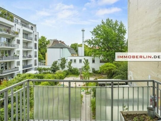 IMMOBERLIN.DE - Toplage Pankow: Lichtdurchflutete Wohnung mit Balkon, Westloggia + Tiefgaragenplatz