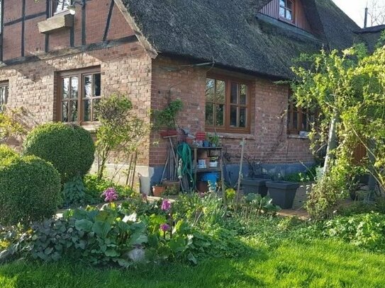 Bauernhaus im englischen Landhausstil auf parkähnlichem Grundstück in Alleinlage