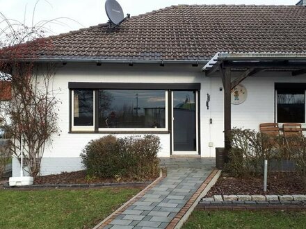 NEUER TOP-PREIS! Bezugsfreier Bungalow (DHH) im Herzen von Peine-Vöhrum!