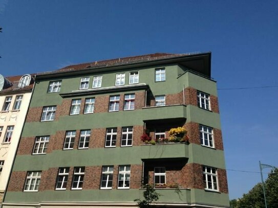großzügig geschnittene 3 Zimmerwohnung mit Balkon im beliebten Damenviertel, keine WG