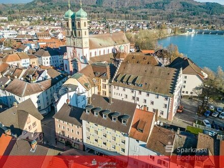 Wohn- und Geschäftshaus in bester Altstadtlage, unmittelbar an der historischen Holzbrücke