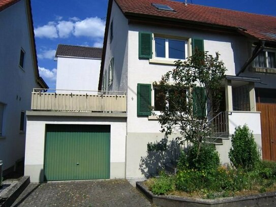 Wohnhaus mit Terrasse, Garage und Schopf