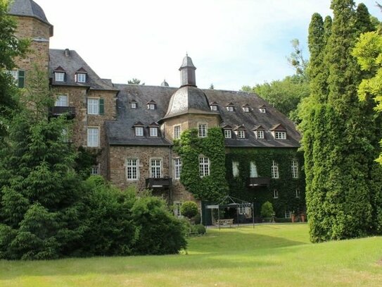 Top Kapitalanlage! Besondere 4 Zimmer Maisonette Wohnung in prächtiger Umgebung von Schloss Allner