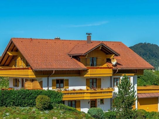 Traumhafter Bergblick, Mehrfamilienhaus mit 5 WE im Allgäu, Oberstaufen, Bayern