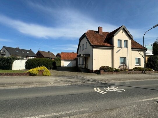 Solides Zweifamilienhaus mit Baupotential auf 2.410 m² Grundstück