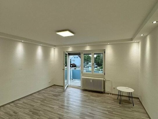 Vollrenovierte 4-Zimmer-Wohnung mit großem Keller, Waschkeller, Dachboden & Balkon (Frankfurt-Nied)