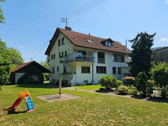 3 Familienhaus mit Gewerbehallen, schöner Garten, Garagen, Ortsrandlage