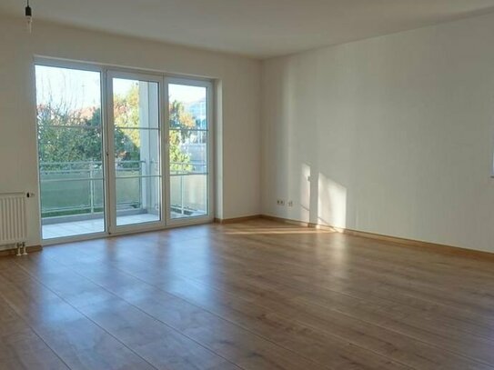 Maulburg: Helle, schöne 2 Zimmerwohnung mit Balkon, Einbauküche und 2 Tiefgaragenstellplätzen