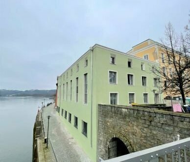 Wohnen im Zentrum der Altstadt - großzügig geschnittene Maisonette-Wohnung mit Donaublick
