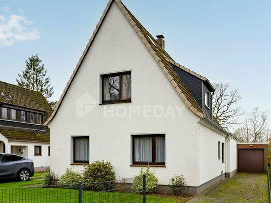 Zum Selbstgestalten: Gemütliches Einfamilienhaus mit Seeblick, Garten & 2 Garagen in Gandekersee.