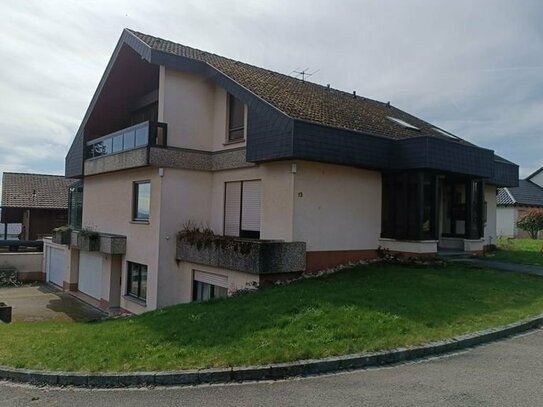 Großzügiges Einfamilienwohnhaus mit Einliegerwohnung und großem Garten mit Alpenblick in Steinen-Hägelberg,