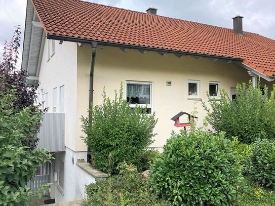 Bezugsfrei - Helle 3-Zimmer-Souterrainwohnung mit Freisitz in sehr ruhiger Lage