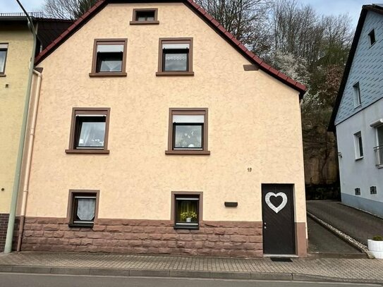 Schönes 1-2 Familienhaus mit separatem Grundstück in Thaleischweiler zu verkaufen!