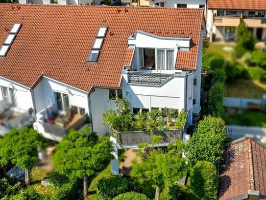 Schicke Wohnung, Doppelgarage, großer Südbalkon!