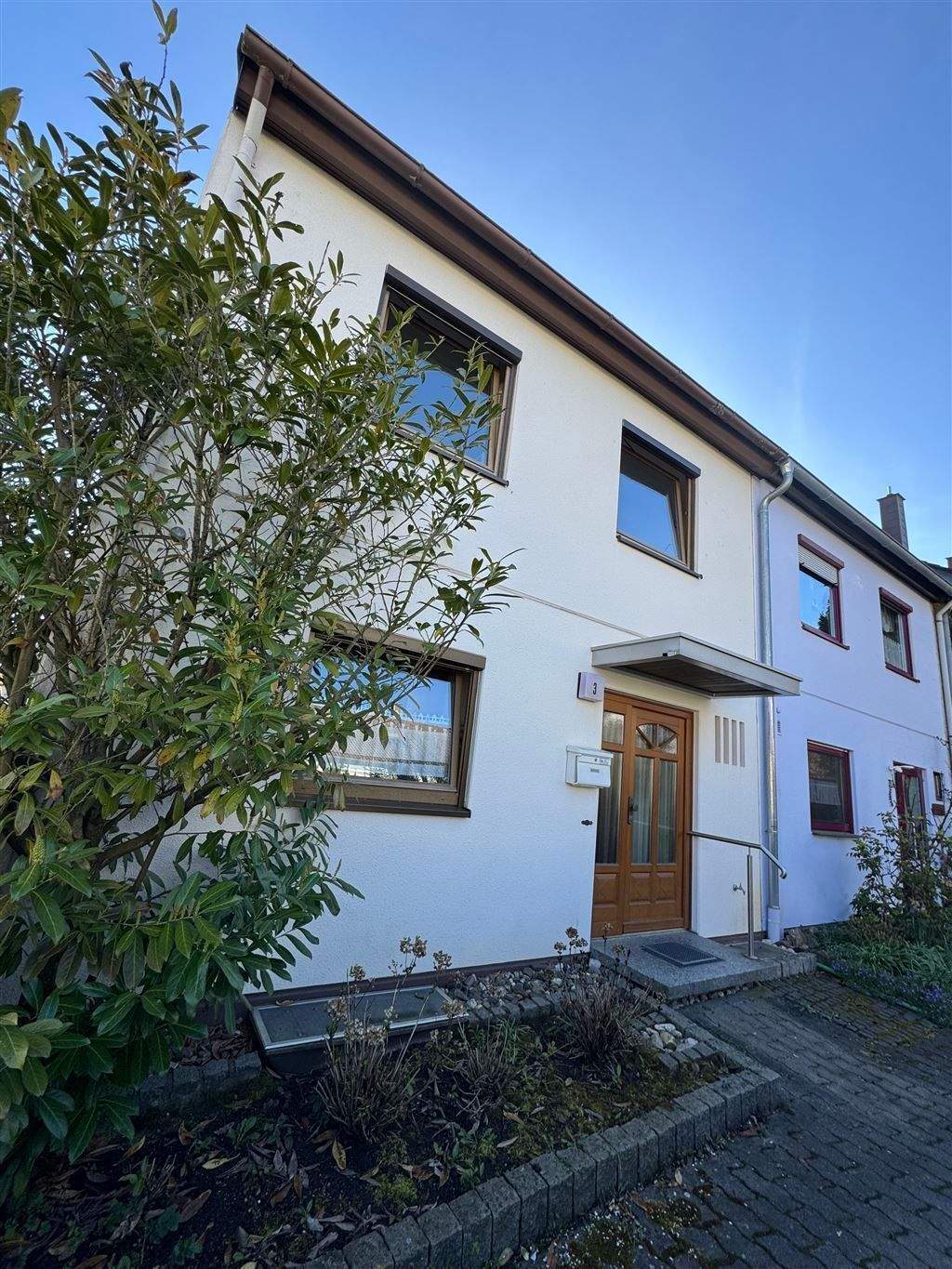                                                               Co ** N&Atilde;&curren;he Finanzamt ** 8 Zimmer ca 160 qm ** Garage ** kl. Garten                                                       in Cortendorf (Coburg)