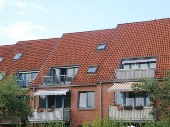 Attraktive Eigentumswohnung mit 3 Zimmern, 2 modernen Bädern, sonnigem Balkon und Tiefgarage In Schwerin-Pampow