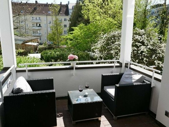 Schwabing Highlight: 2 Zimmer Wohnung mit Balkon / Cozy 2-Room Apartment with Balcony