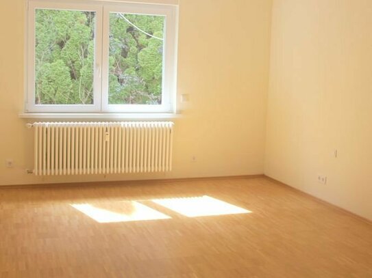 ***Provisionsfrei***helle Wohnung EG mit Homeoffice Möglichkeit 150qm