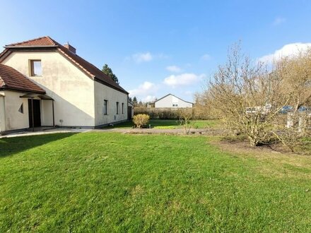 1000 m² Grundstück mit Einfamilienhaus + Garage + Pool + Sauna / Panketal (OT Zepernick)