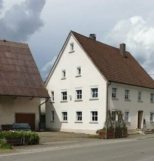 Haus mit Stadel für Werkstatt o.ä. ODER zus. Bauplatz - Fernwärme (Biogas) 90,4 kWh/m²