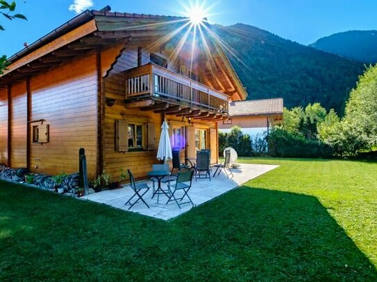 Holzblock-Einfamilienhaus mit Top Energiewert B! - Bester Wohnkomfort in traumhafter Alpenkulisse.