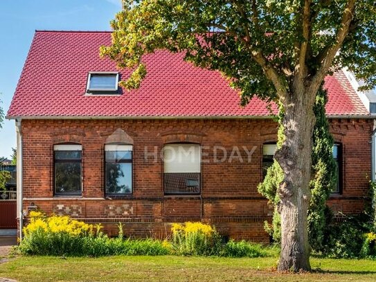 Großzügiges Einfamilienhaus mit 6 Zimmern, Großer Werkstatt, Lagerhalle und weiteren Nebengebäuden