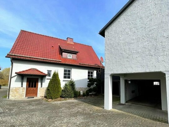 Freistehendes Einfamilienhaus mit großem Grundstück