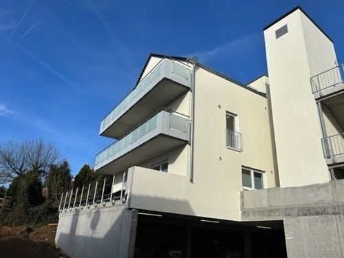 Luxus 3 Zimmer Wohnung mit herrlicher Terrasse zum eigenen Gartenanteil