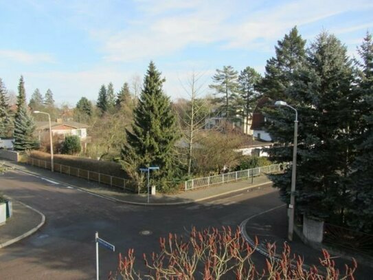 Helle Dachgeschoßwohnung in ruhiger Lage, Balkon, Tiefgaragenstellplatz