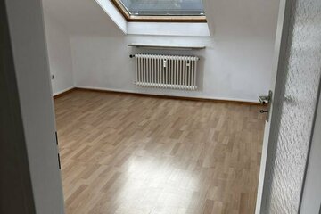 2,5-Zimmer-Wohnung zu vermieten - Geschmackvolle Wohnung mit zwei Räumen & Einbauküche in Hofheim am Taunus