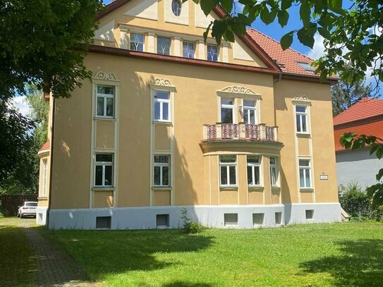 Stilvolle Wohnung in Altbauvilla im Herzen von Gotha – Zentrale Lage und Charme!