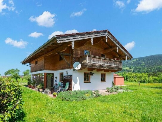 Charmantes Landhaus in ruhiger Ortsrandlage bei Inzell mit Weit- und Bergblick!