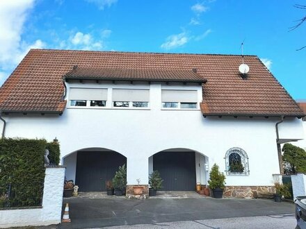 Wohnen der besonderen Art - mit offenem eleganten Wohnraum (offener Dachstuhl) in Wendelstein OT zu verkaufen.