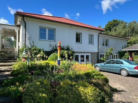 hochwertiger Bungalow mit über 160m² Wohnfläche und großem Grundstück