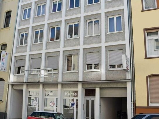 Zentralgelegene 2-Zimmer-Wohnung mit Loggia in Saarbrücken (St. Johann). 5 Min zur City, 15 Min zur Uni